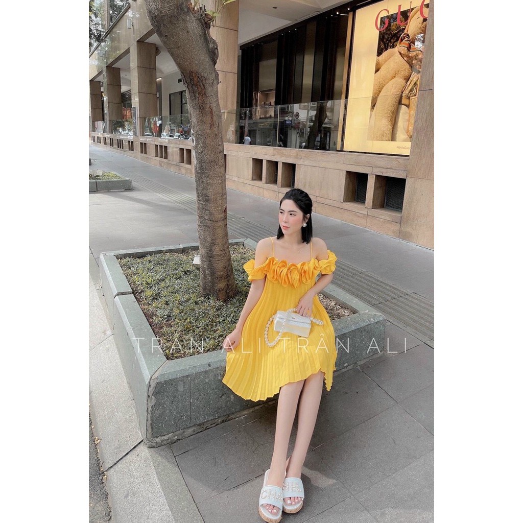 Đầm dập ly hai dây bẹt vai viền bèo chất lụa bầu bí bon chen cực xinh + Ảnh thật | BigBuy360 - bigbuy360.vn