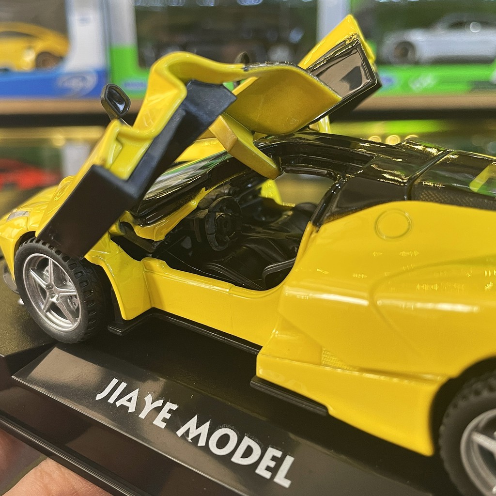Xe mô hình sắt Ferrari Laferrari  tỉ lệ 1:32 hãng Double Horses màu vàng
