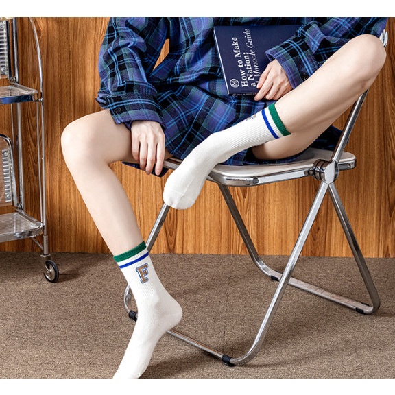 Vớ Tất chữ R cao cổ Nam Nữ phong cách thể thao, trẻ trung, năng động.