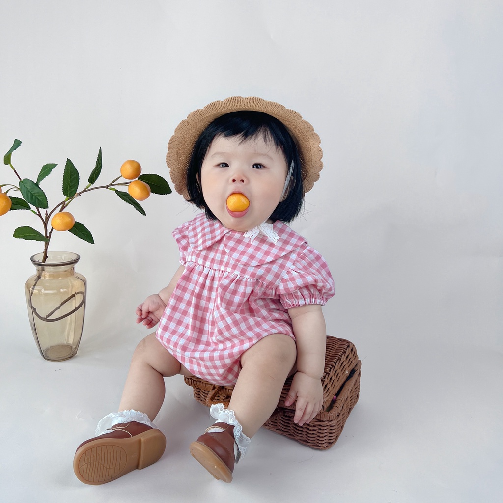 Bộ Áo Liền Quần Tay Ngắn Cổ Búp Bê Họa Tiết Kẻ Ô Cho Bé Gái