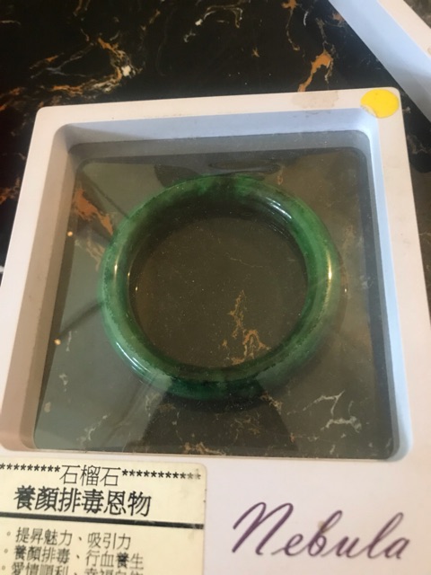Vòng Ngọc xanh jade nhập Hongkong