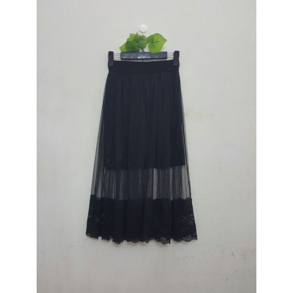 CHÂN VÁY REN LƯỚI