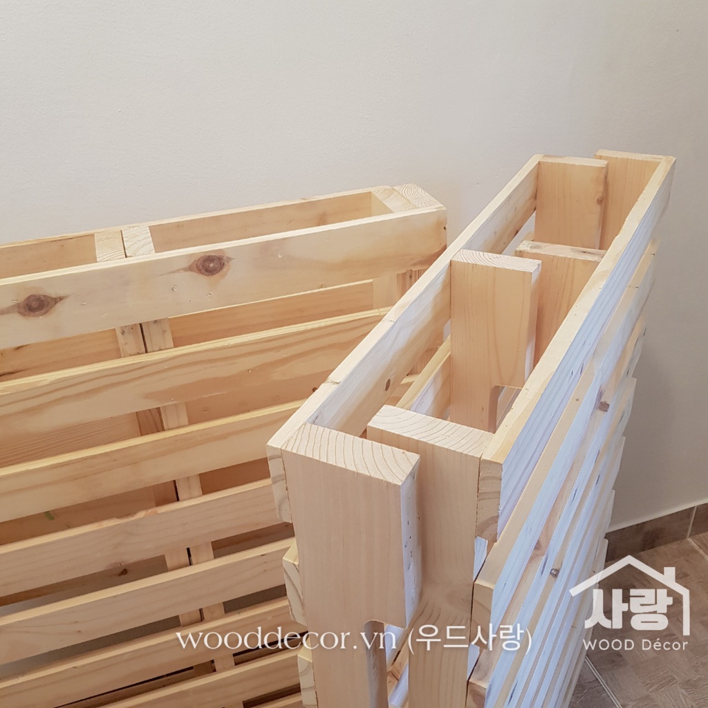 Giường gỗ thông Pallet mới - mẫu truyền thống