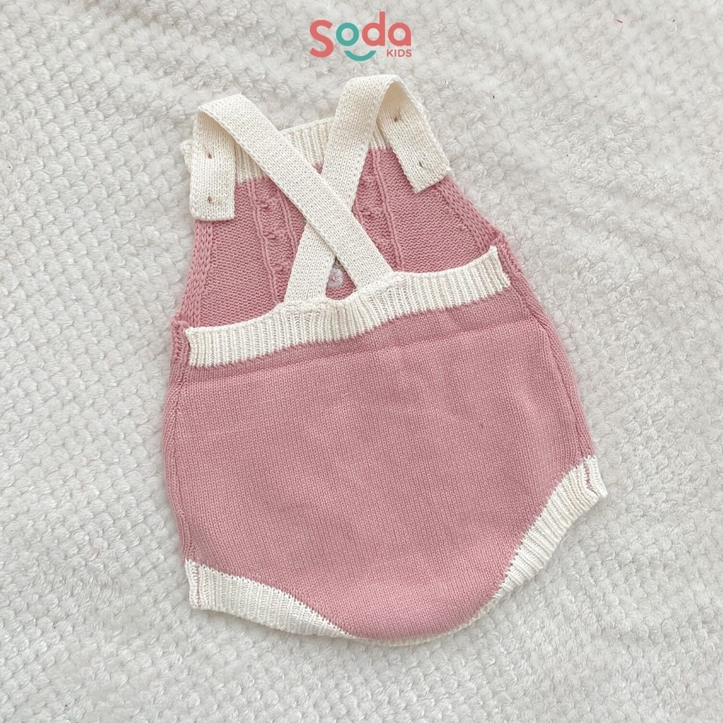 Yếm len hồng thêu hoa cài cúc gỗ dành cho bé gái (Ảnh thật)