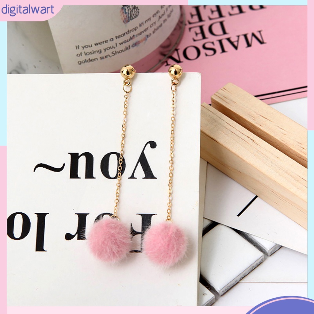 Đôi khuyên tai gắn trang trí quả cầu lông xù xinh xắn dành cho nữ