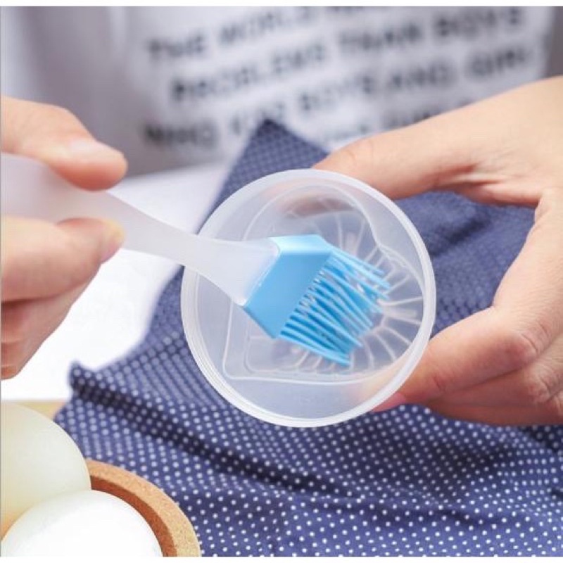 Khuôn hấp trứng, làm bánh cho bé (bộ 4 khuôn nhựa kèm chổi silicon quét dầu) các màu trắng, xanh, hồng