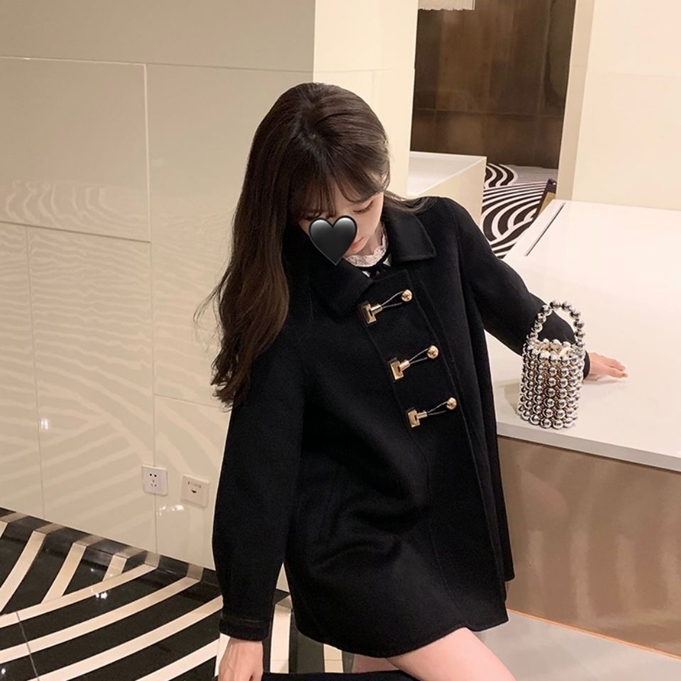 Áo khoác tay dài dáng rộng chữ A cổ áo bẻ gài khuy sừng bò hai bên thời trang thu đông cho nữ | BigBuy360 - bigbuy360.vn