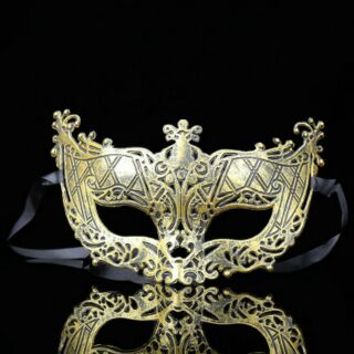 Mặt nạ hóa trang Halloween nửa mặt hoa văn cổ điển nam nữ bằng nhựa