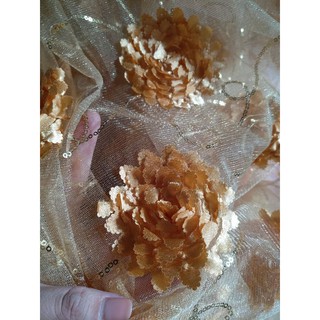 Vải ren tú cầu kim sa