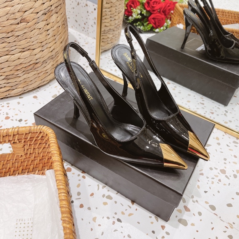 Giày cao gót mũi kim loại