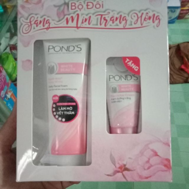 Sữa rửa mặt Pond's tặng kèm kem dưỡng trắng