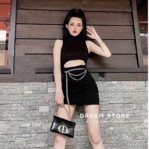 Đầm body cổ lọ  khoét eo đính xích