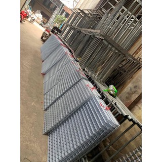 tấm lưới sắt sơn tĩnh điện treo phụ kiện 2,5mm. decod trang trí, lưới làm chuồng thú cưng, lưới hàng rào