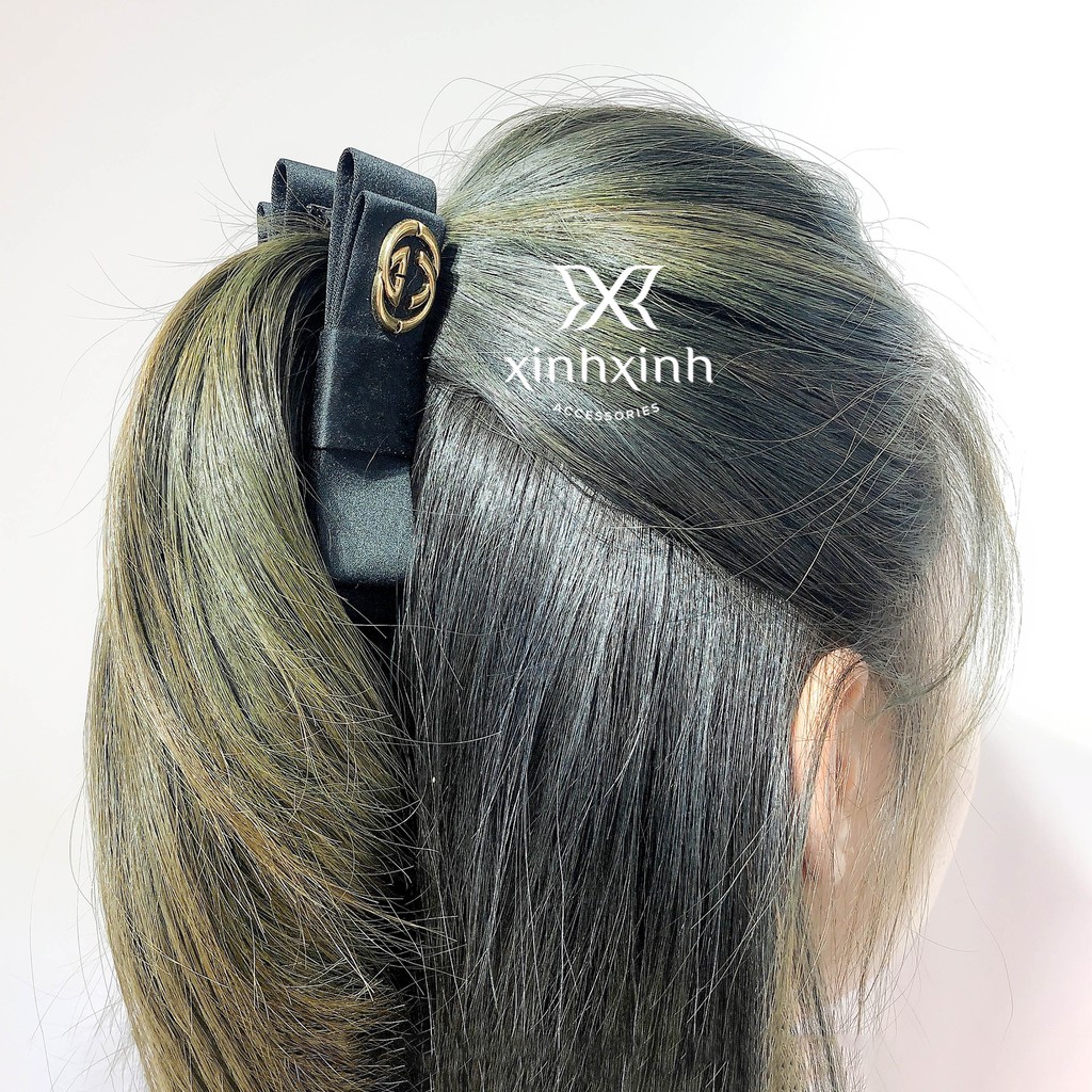 Kẹp tóc nửa đầu nơ huy hiệu chữ G lồng cao cấp - Xinh Xinh Accessories