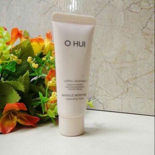 Sữa rưa mặt ohui hồng moisture mini 40ml