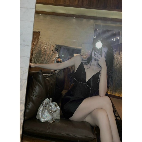 Đầm suông 2 dây kết đá phối lông vũ