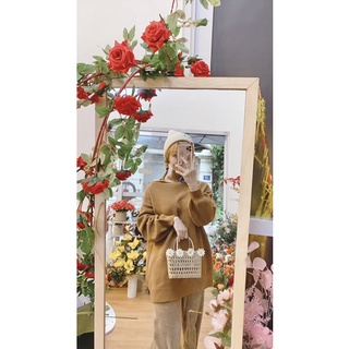Giỏ cói đan lưới gắn hoa cúc