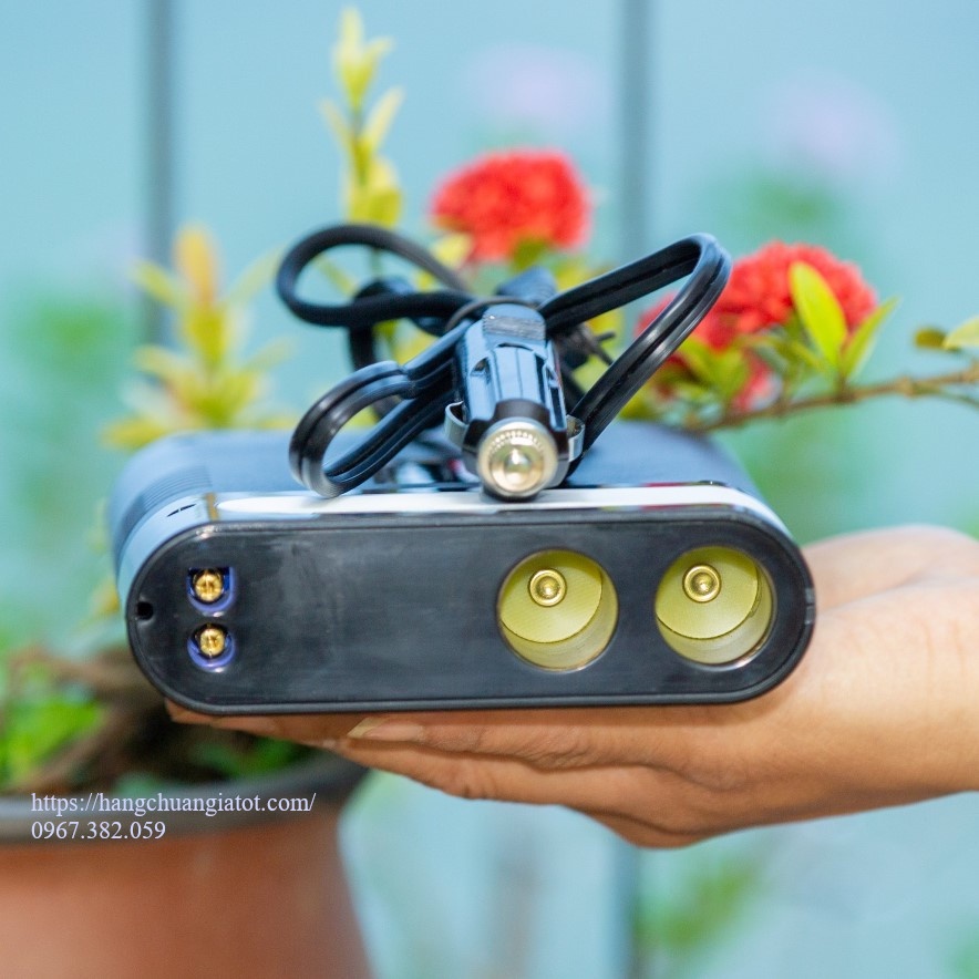 Chuyển đổi dòng điện Inverter 12/24V lên 220V công suất 200W dùng trên xe hơi, gia đình cho nhiều thiết bị