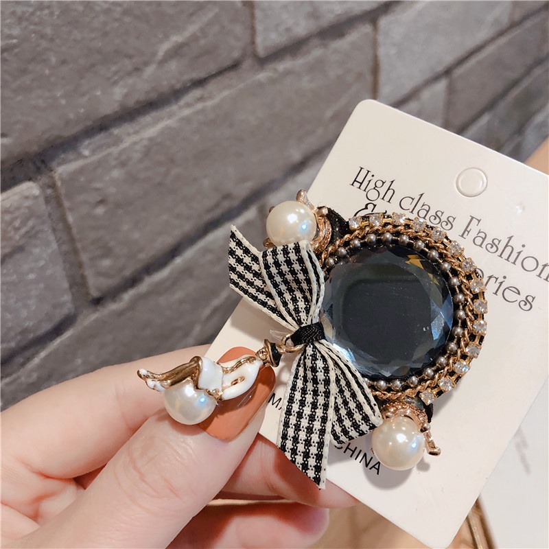 Trâm cài áo hình nơ đính ngọc trai sang trọng