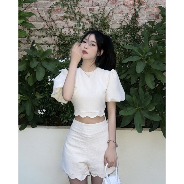 SET CROP GẤM HOA NỔI TRẮNG CUTOUT LƯNG NƠ + SHORT [ ship hoả tốc - Kèm video hàng thật + Hình thật shop tự chụp ]