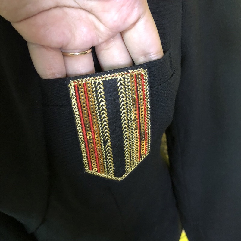 Áo khoác vest blazer đen hình thêu hàng si hàng 2hand