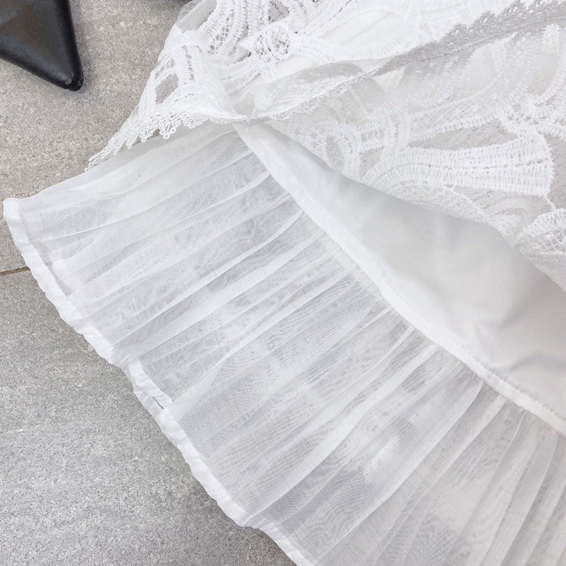 ĐẦM TRẮNG REN HOA TRỄ VAI