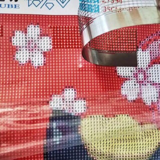 Combo tranh đá và thước dùng để đính tranh