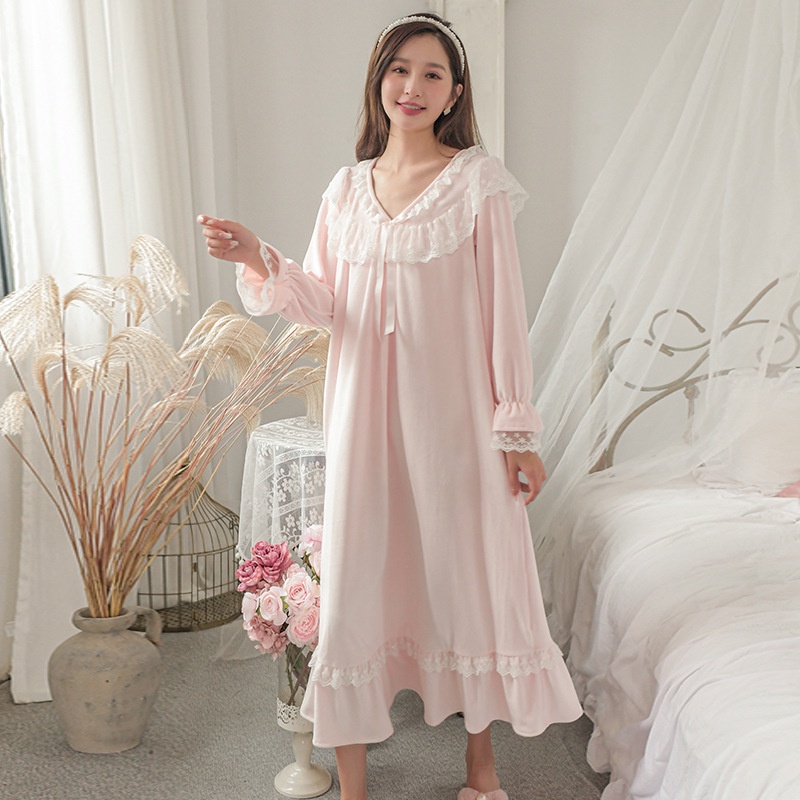 Bộ đồ ngủ vải nhung dày phối ren thời trang mùa đông 2021 | BigBuy360 - bigbuy360.vn