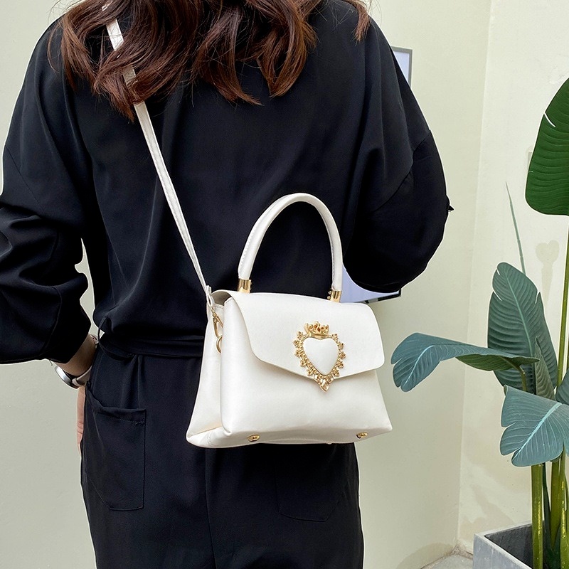 Túi Đeo Chéo Trang Trí Hình Trái Tim Phong Cách Cổ Điển Mẫu Mới 2022 NB00352