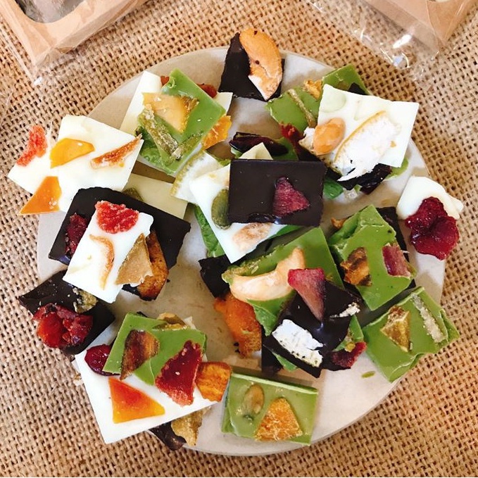 Socola Thanh Trái Cây và Hạt Dinh Dưỡng Legendary Chocolatier 27G