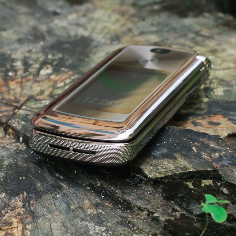 Điện thoại Motorola v9 nắp gập tồn kho mới 99%