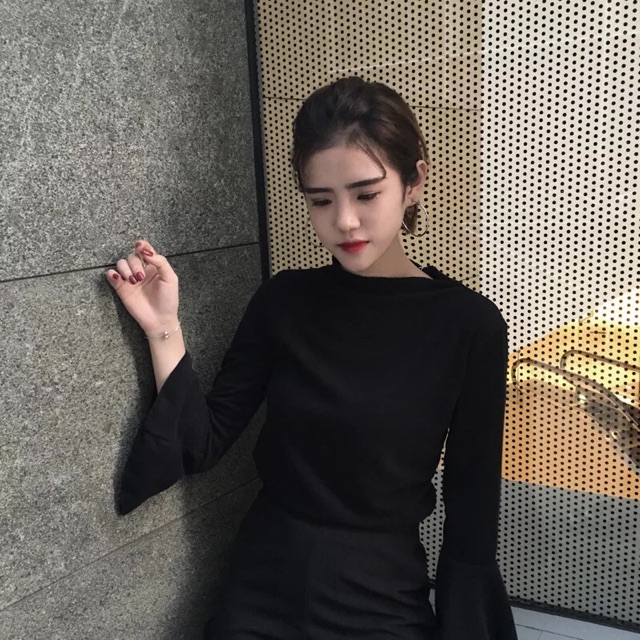 (Sẵn L) Aó thun ulzzang, áo tay loe 2 màu trơn trắng đen kiểu Hàn quốc | BigBuy360 - bigbuy360.vn