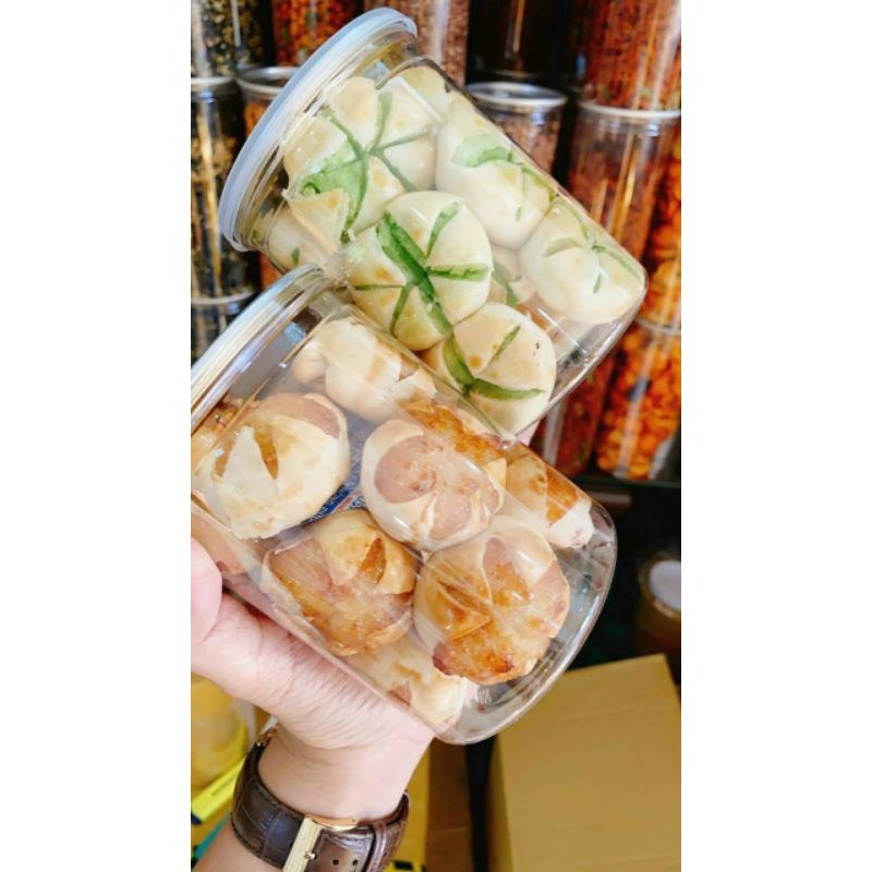 Bánh Bía sầu riêng và bánh bía đậu xanh lá dứa