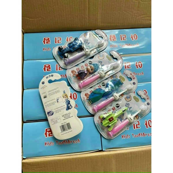 Bàn chải đánh răng cho bé tặng kèm đồ chơi
