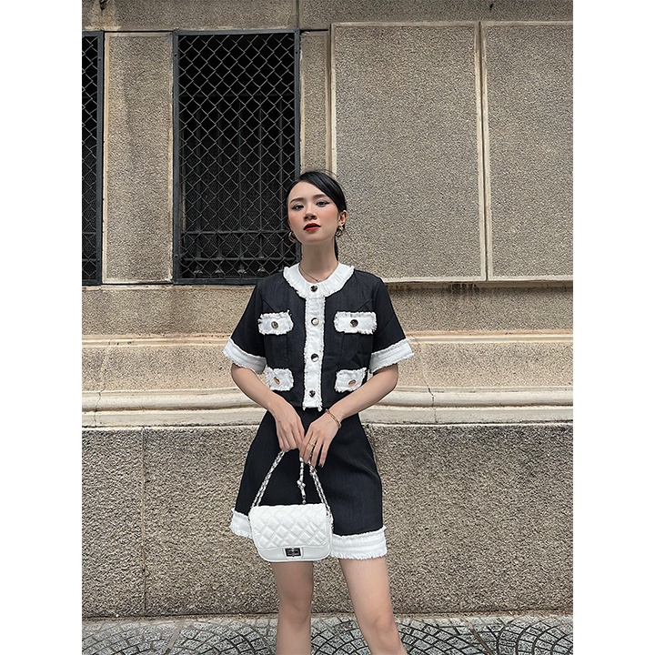 Set Áo Croptop Phối Nút Và Chân Váy Ngắn Phối Viền Đen _ Ảnh Chụp Thật