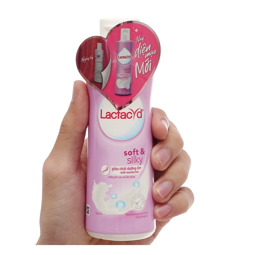 Dung dịch vệ sinh phụ nữ dưỡng ẩm Lactacyd Soft and Silky