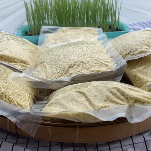 Hạt kê nếp nấu sữa, cháo, cơm. hạt kê vàng đã tách vỏ, đậu đen xanh lòng, đậu xanh, đậu nho nhe