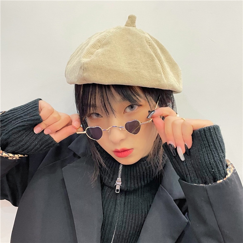 Kính Mát Hình Trái Tim Phong Cách Retro Cho Nữ