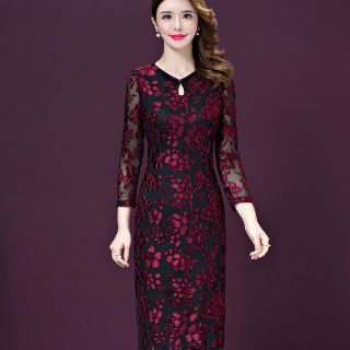 Đầm suông ôm quý bà thêu hoa
