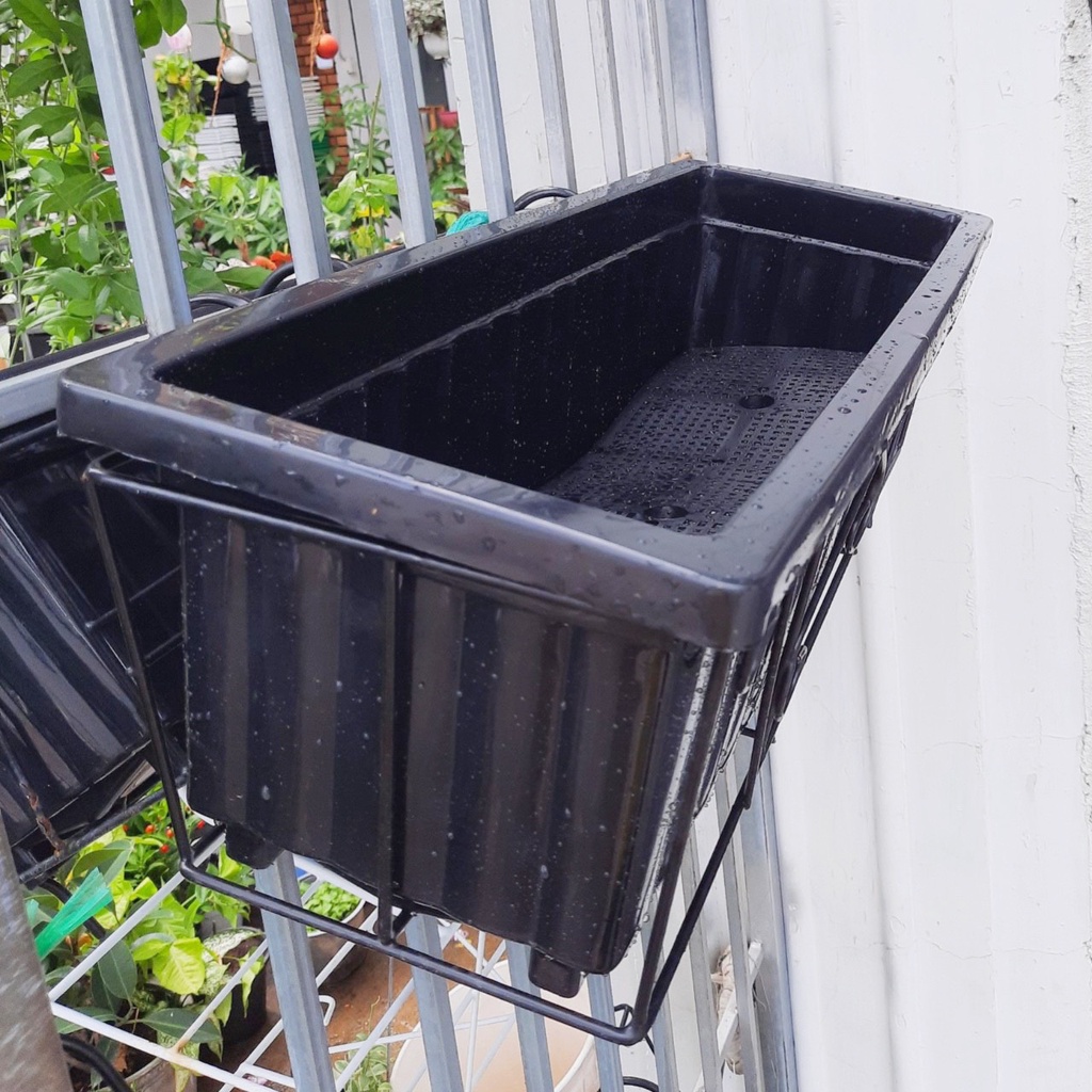 Combo khung sắt - chậu chữ nhật 63*23*18cm trồng hoa, rau treo lan can ban công