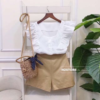 Set áo trắng kiểu tay bèo phối quần đùi kaki!