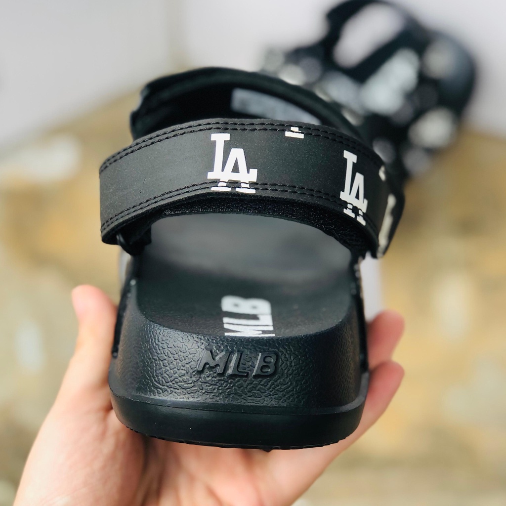 Giày Sandal 𝐌𝐋𝐁 ❤️FREESHIP + Hộp + Lùi 1 size❤️ xăng đan mlb LA thể thao nam nữ màu đen logo trắng