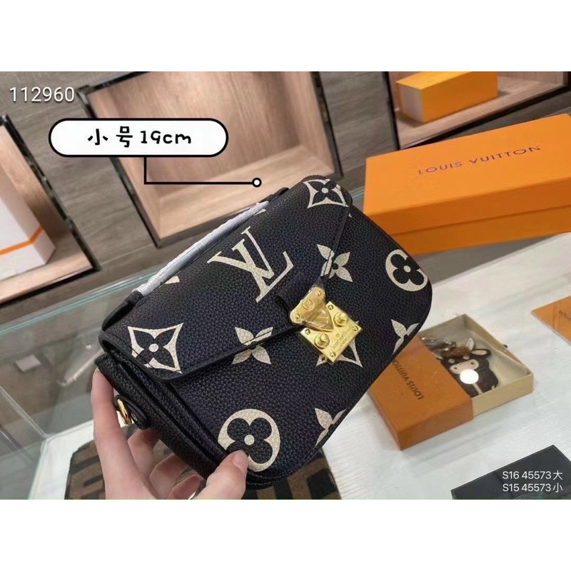 Túi pochette LV