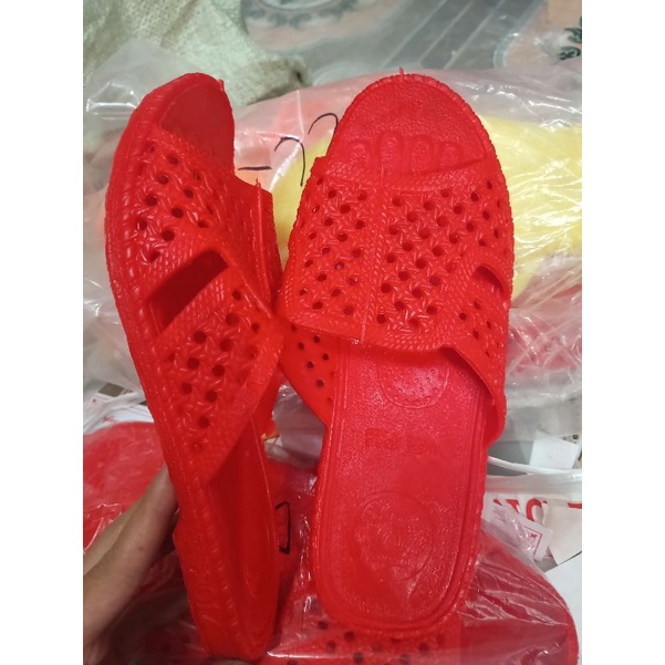 Dép tổ ong loại mỏng nhẹ nhàng dễ mang.