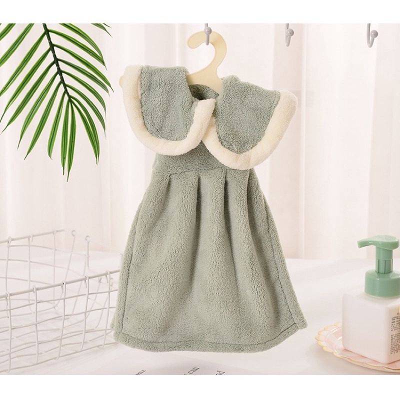 Khăn lau tay hình chiếc váy cute vải mịn kèm móc treo hình móc áo