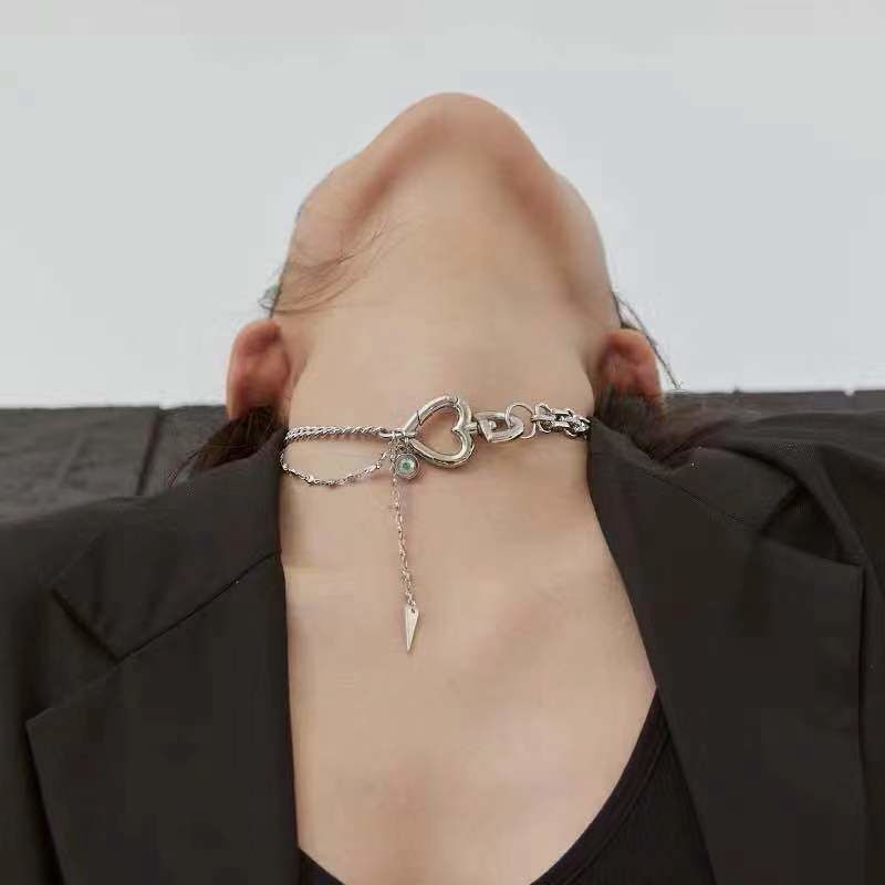 Dây Chuyền Mặt Trái Tim Phối Tua Rua Phong Cách Retro