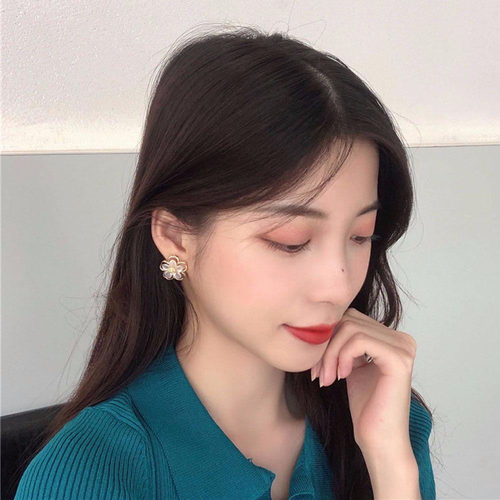 Khuyên Tai Hình Bông Hoa Màu Trắng Ngọt Ngào Dễ Thương