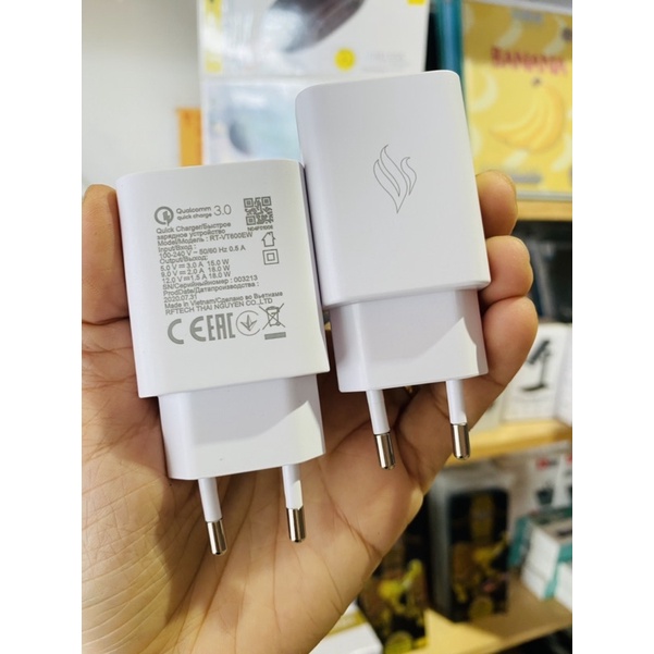 Bộ sạc cáp nhanh và tai nghe chính hãng Vsmart