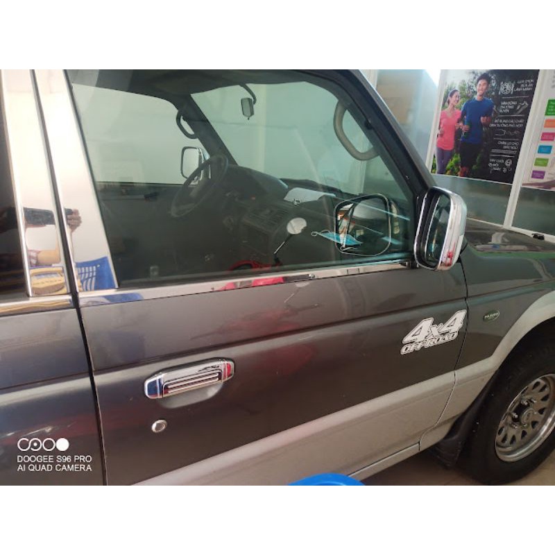 Bộ 4 nẹp inox chân kính cửa ngoài Pajero V31 V32 V33 V43 V45 V46