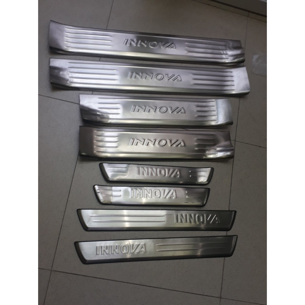 Ốp bậc cửa, nẹp cửa xe Toyota Innova 2017 -2022 Mẫu Inox